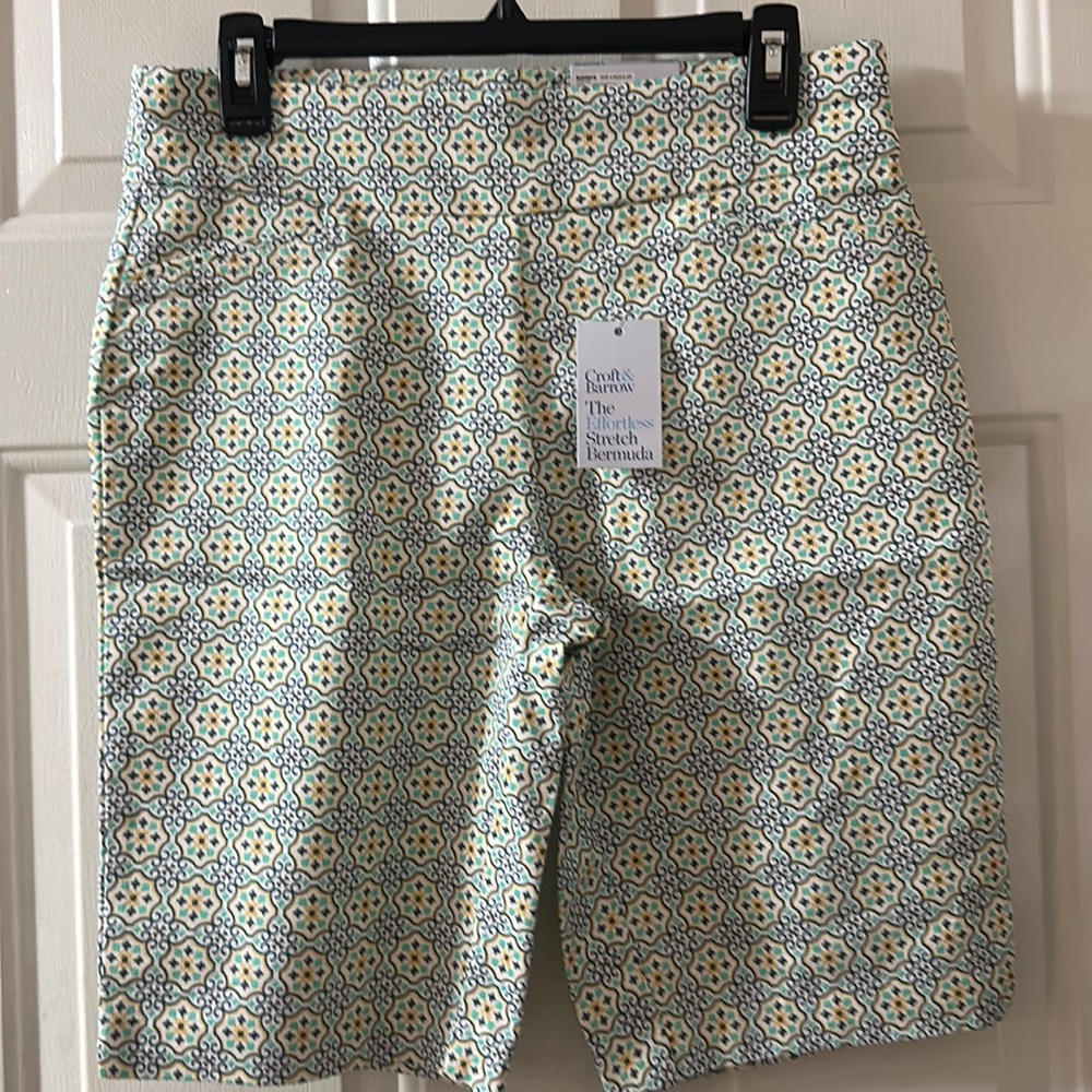 CROFT & BARROW STRETCH BERMUDA SHORTS: GEO TILE PRINT: NWT: SZ 4